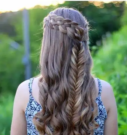 波西米亚发型编法:和夏季更搭的波西米亚编发图片