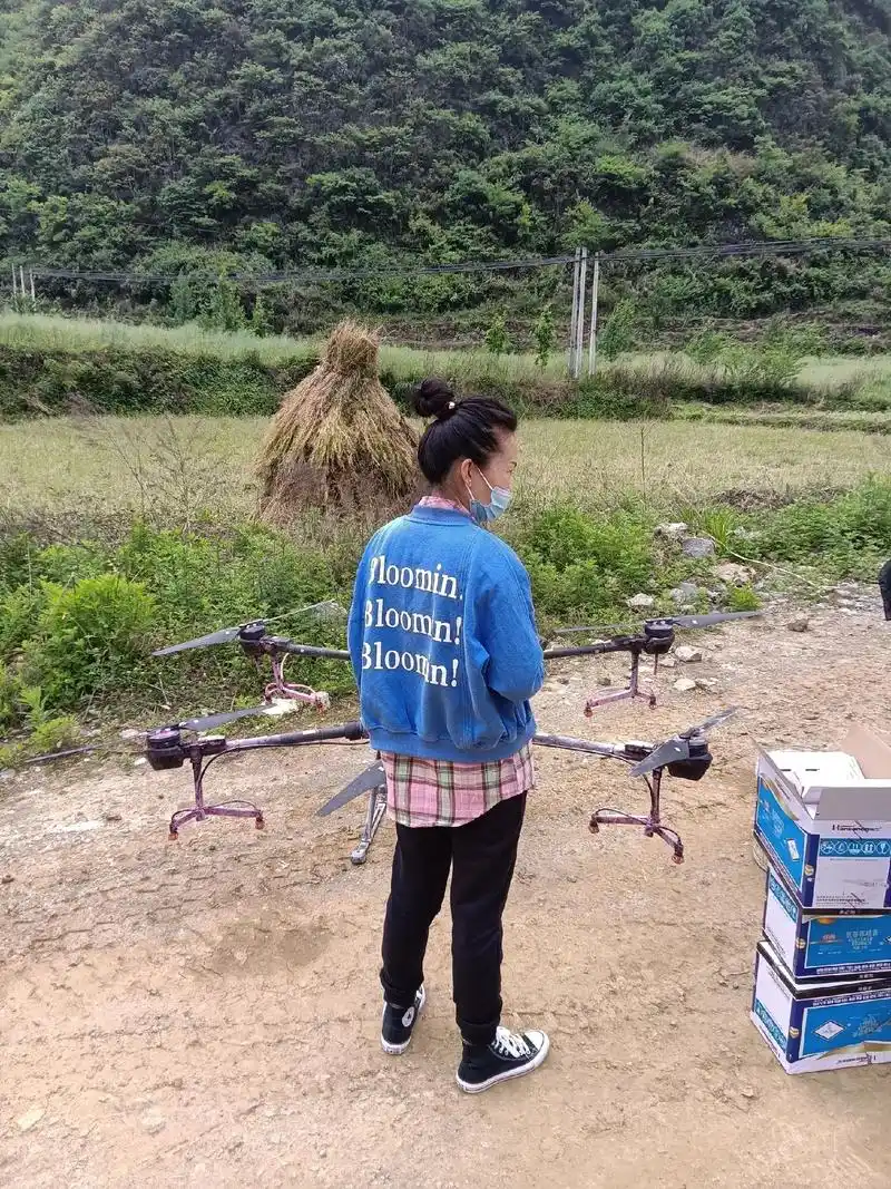 无人机打药 #2023扬帆起航 #农民好帮手 ,昨天有人问 - 抖音