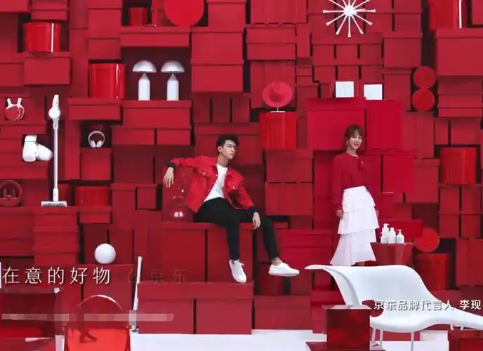 李现与杨紫再合作,穿情侣装现韩商言经典手势,cp粉开心像过年