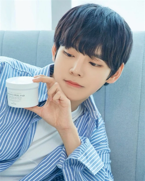 韩式男生刘海发型 m字刘海帅气炸裂_韩式男发 - 美发站