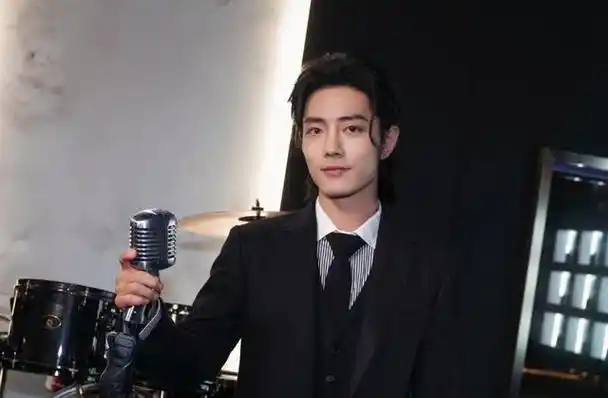 最近,著名艺人肖战在新加坡参与了拉夫香氛的活动,这一事件再一次引起