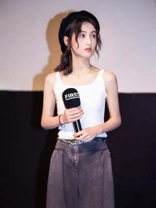 张子枫亮相first青年电影展#张子枫超话今日亮相first青年电影展孕屯