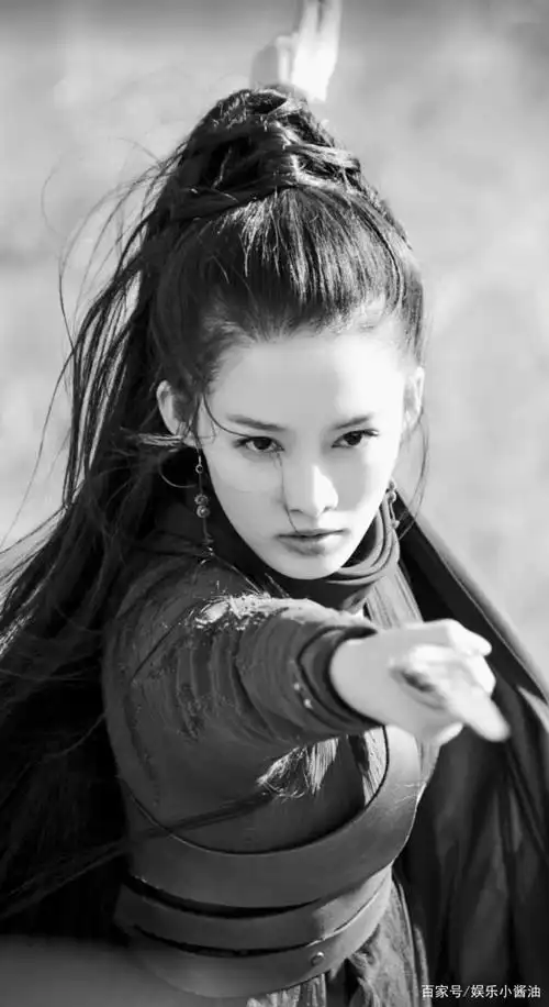 《诛仙》李沁美照大放送,倾世容颜,手持天琊神剑,御姐范十足!