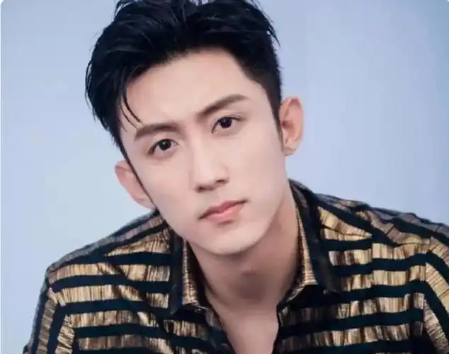 花千万为黄景瑜买衣服,家里装修费全包,王雨馨怒斥景瑜软饭男