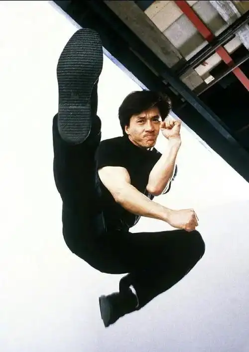 成龙迎70岁生日刘浩存娜扎晒合照送祝福祝大哥永远开心快乐