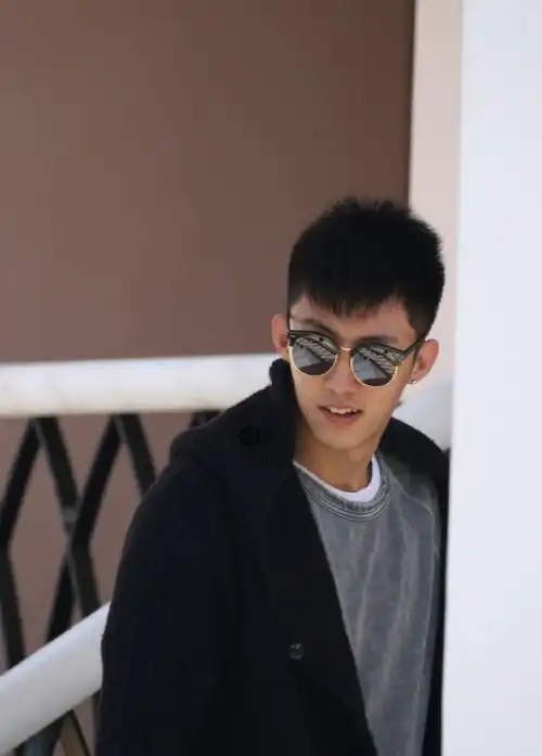 20160328 快乐大本营录制前出酒店晒太阳的…-堆糖,美好生活研究所