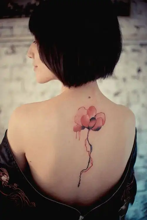 女生花卉水彩背部纹身图案