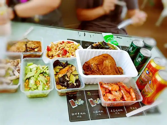 丰盛的午餐,色香味俱全