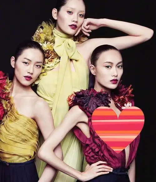 奚梦瑶晒8年前与刘雯同框旧照,那时的她还是"高级脸"