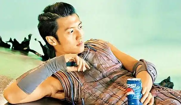 谢霆锋气到住院!16岁大儿子恋爱中,女友年龄比张柏芝还大!