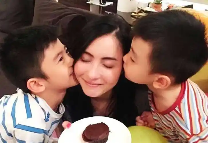 原创张柏芝神隐近三月疑再度生产离婚后没恋爱很爱小孩想生50个