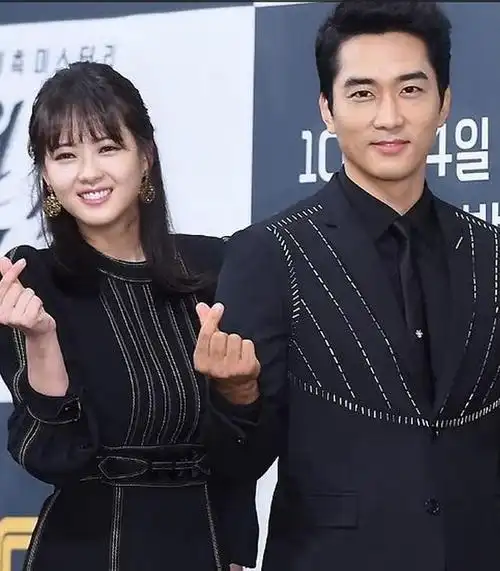 刘亦菲后继有人宋承宪陪女友玩过山车网友神仙姐姐更好看