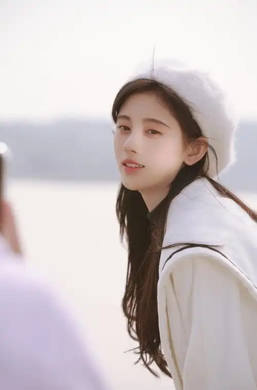 鞠婧祎 水手服贝雷帽__财经头条