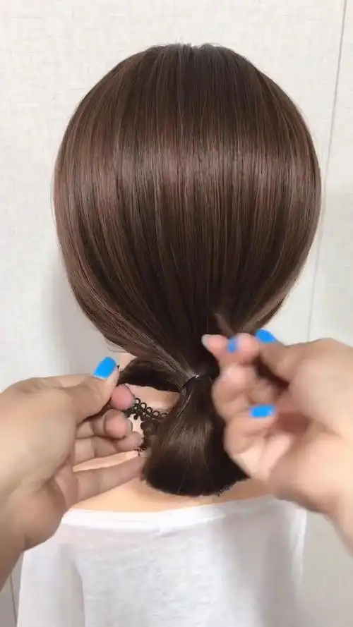 圆脸怎么扎头发好看 100种简单扎头发的