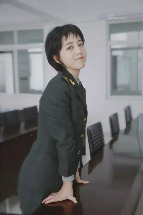 战地黄花分外香!领略女兵与军装完美契合的英姿飒爽