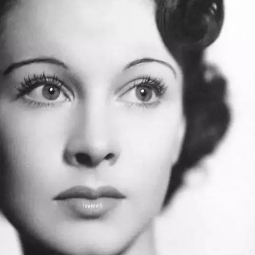 既温情又流露猫一样的狡黠费雯 61 丽那双灰蓝色的眼睛《乱世佳人》