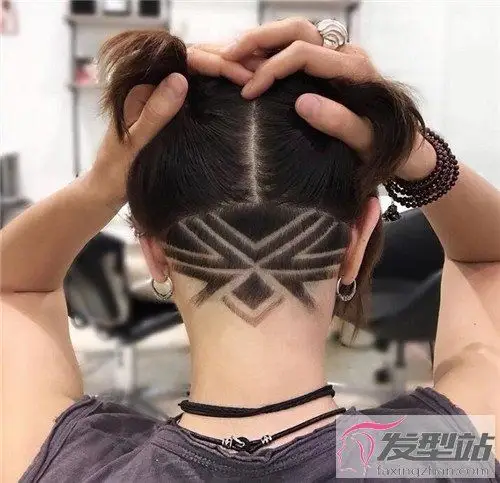 女生后脑勺雕刻发型酷炫吸睛你最潮