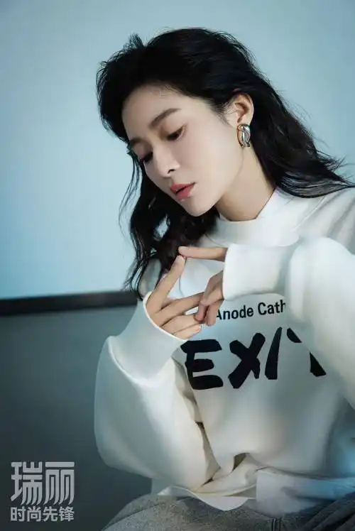 原创王媛可瑞丽质感大片释出纵享午后静谧时刻