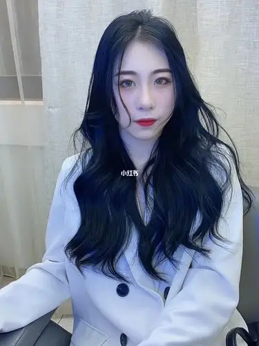 超好看的^o^~黑蓝色的头发, 非常有feel, 拍照也非常好看.