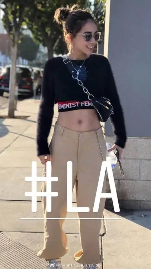 昆凌穿露脐装秀腹肌 和周杰伦气场全开帅气自拍