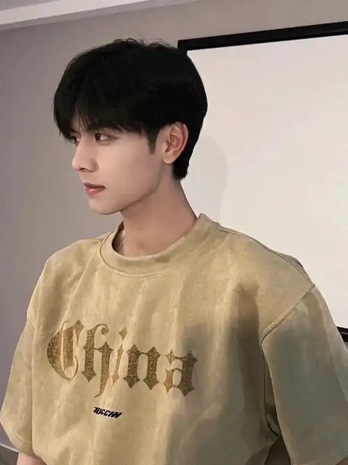 男生易打理发型推荐三七分碎盖男生发型