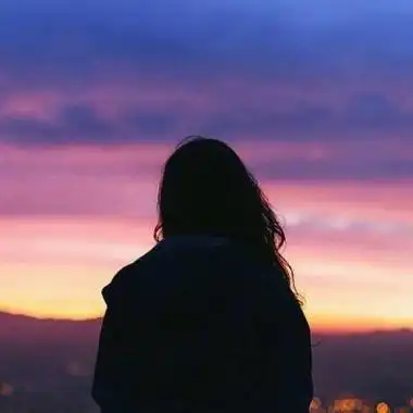 微信头像夕阳女背影 女生头像图片大全 -【爱个性】