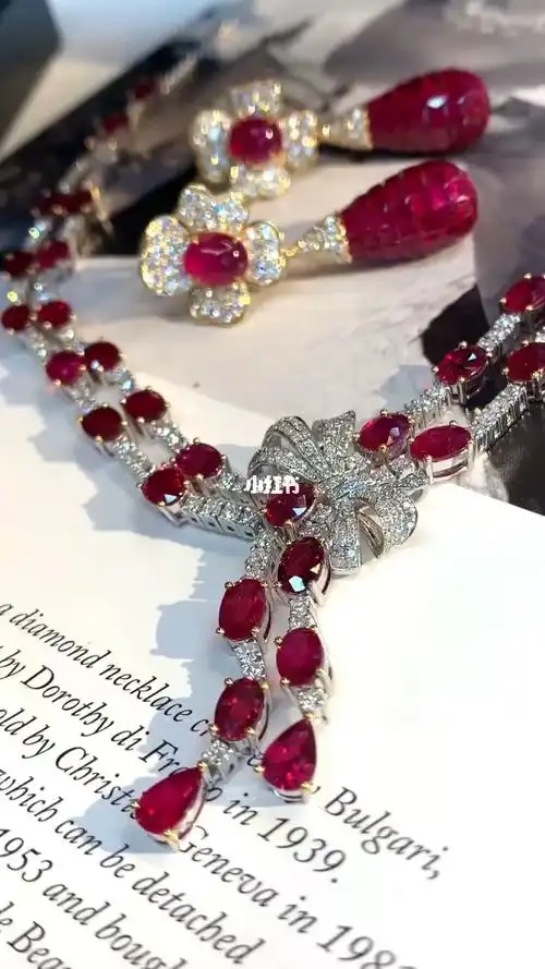 红宝石蝴蝶结项链