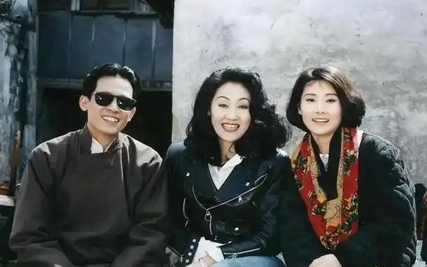 儿子智障,女儿不婚,被朋友骗光积蓄的王姬,如今怎么样