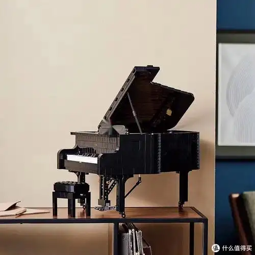 作为一款厂家宣传可弹奏的钢琴积木,这台钢琴的可动表现也是相当重要