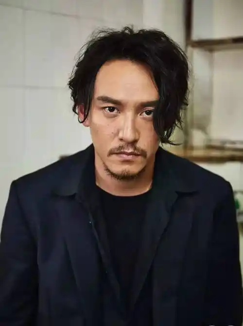 这些颜值爆表的男星告诉你女人靠修容小脸男人靠胡须有型