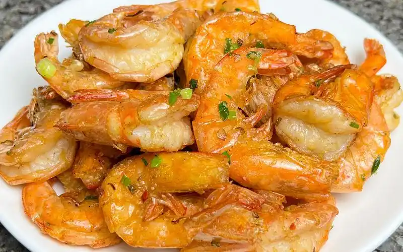 椒盐大虾的做法,出锅壳酥肉嫩,一口一个虾头也能吃,色香味俱全