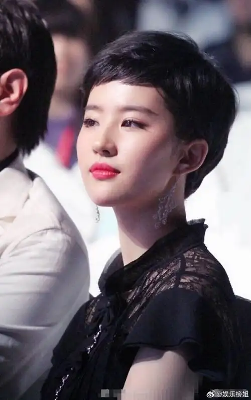 短发的刘亦菲#好好看,俏皮可爱的茜茜,什么发型都可以轻松驾驭,门女