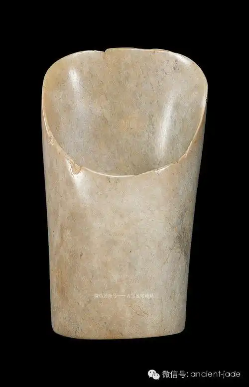 夏家店下层文化玉器的重要发现——大甸子遗址出土玉器