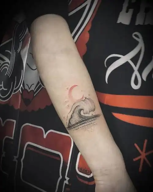 小浪花纹身图片_手部手臂点刺纹身图案