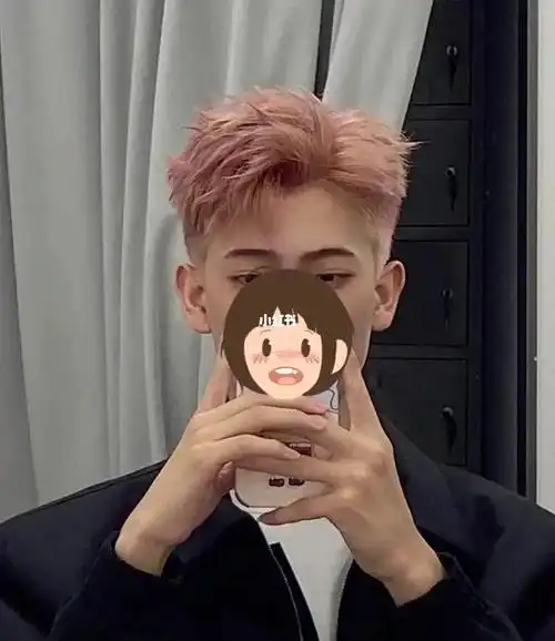 男生发型推荐 帅气三七侧分|三七分纹理烫,适合圆脸国子脸,职业男士