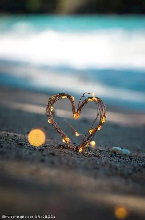 沙滩海边的爱心