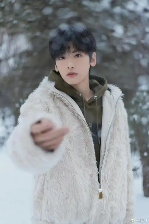 翟潇闻冬季恋歌氛围感大片##翟潇闻