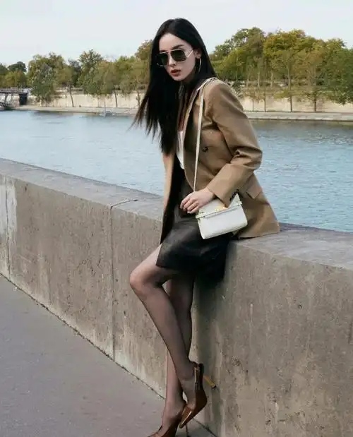 女明星美腿前十排名杨幂第九古力娜扎第三关晓彤第一