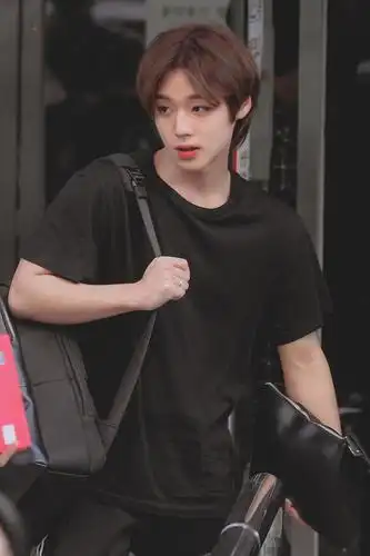 长发朴志训真的好帅啊