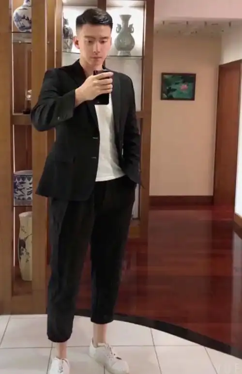 生活日常他现在已经是抖音上的网红凭借帅气的形象▼堪称型男名媛级别