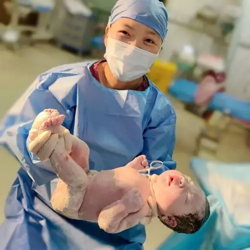 余姚首个"20后"宝宝出生!欢迎你!