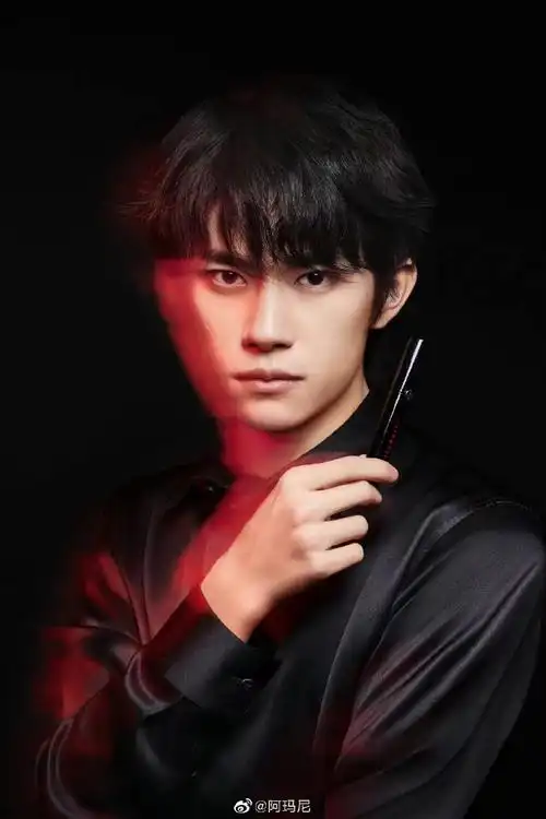 易烊千玺阿玛尼美妆全球品牌代言人