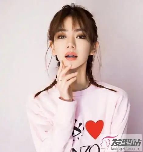 女明星教科书级麻花辫示范 跟着女神编头发气质飙升_发型站_最新流行