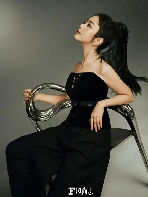 谭松韵谭松韵这组大片真的鲨疯了粉毛好好看啊啊啊