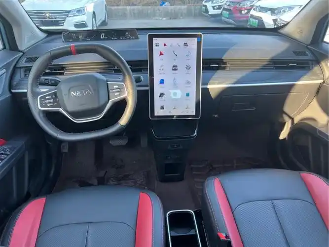 哪吒 哪吒v 2021款 长续航智享版升级型图片