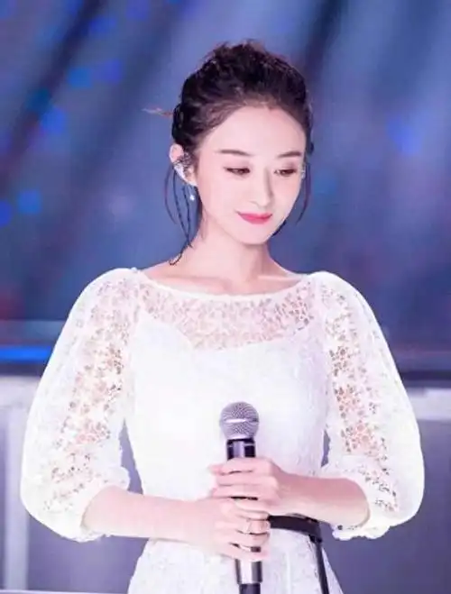 套路重现肚子都这么大了还不打算承认吗赵丽颖又要在线劈叉吗