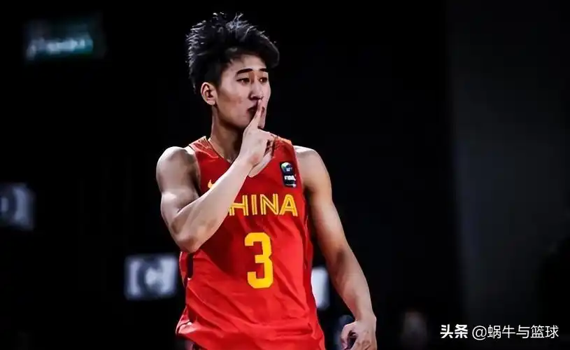 成为职业球员改善了生活(交不起300元的小镇练球家,用篮球改变命运