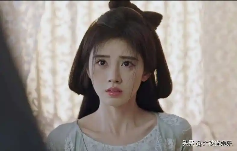 发际线黑乎乎一片发缝都没有鞠婧祎连假头套都搞特殊化吗