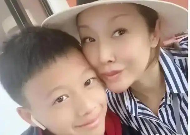 孙悦嫁给大9岁二婚富豪生下哮喘儿子如今证明李健的话没错