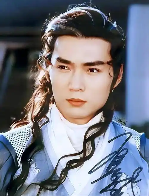 时来运转,他出演了《小李飞刀》;但因为家里没关系,焦恩俊还是只能演